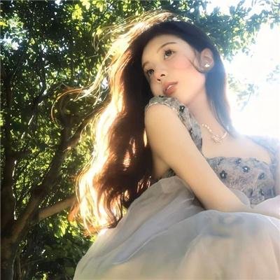 热裤荡女